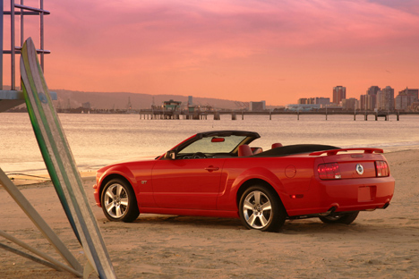 Ford Mustang Convertible (  )